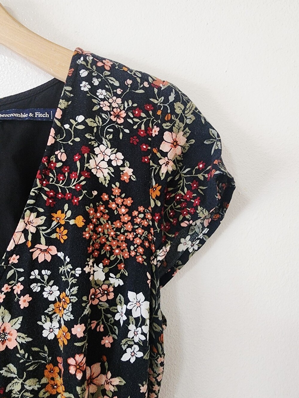 Abercrombie & Fitch Black Floral V‑Neck Cap Sleeve Midi Dress Size S - Picture 8 of 9